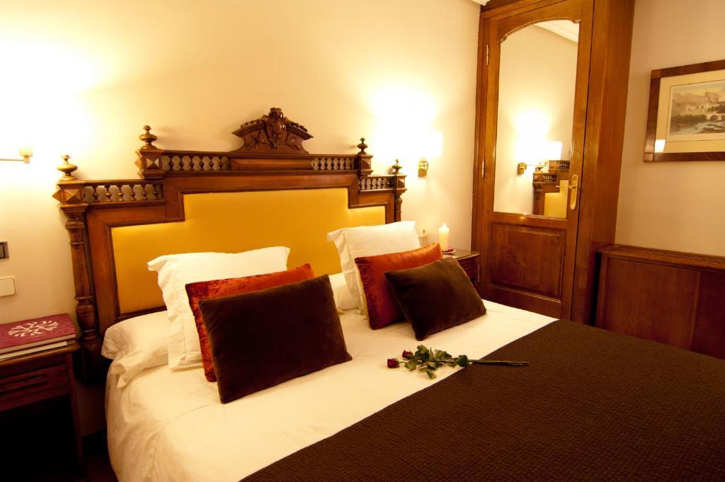 Hotel Restaurante Casa Zanito Olite Chambre photo